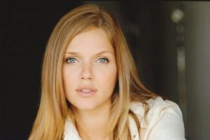 Tracy Spiridakos Height Weight Bra Size Body Measurements