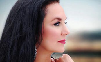 Crystal Gayle Height Weight Bra Size Body Measurements