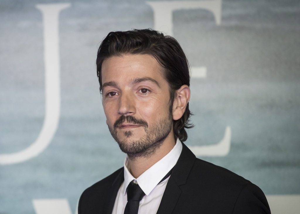 Diego Luna Height Weight Bra Size Body Measurements