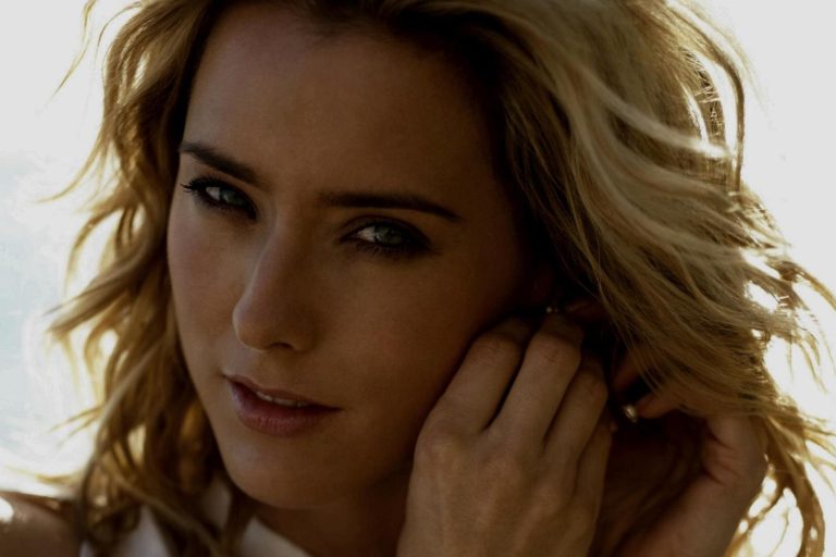Tea Leoni's Body Measurements Including Height, Weight, Bra Size, Shoe