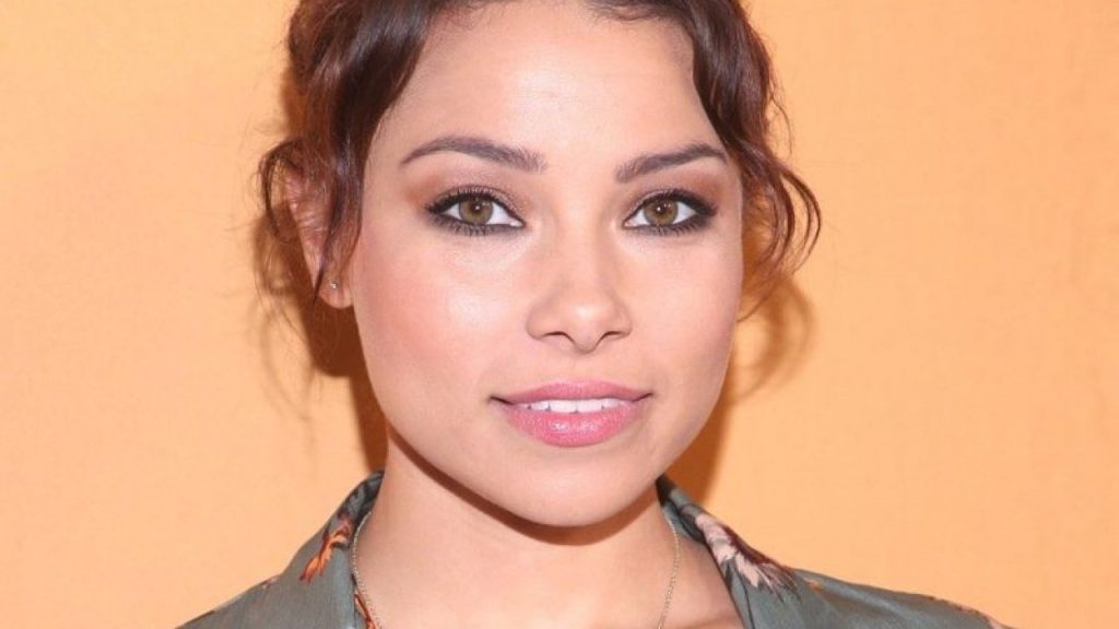 Jessica Parker Kennedy Height Weight Bra Size Shoe Size Dress Size