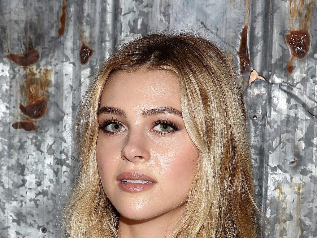 Nicola Peltz Height Weight Bra Size Shoe Size Dress Size