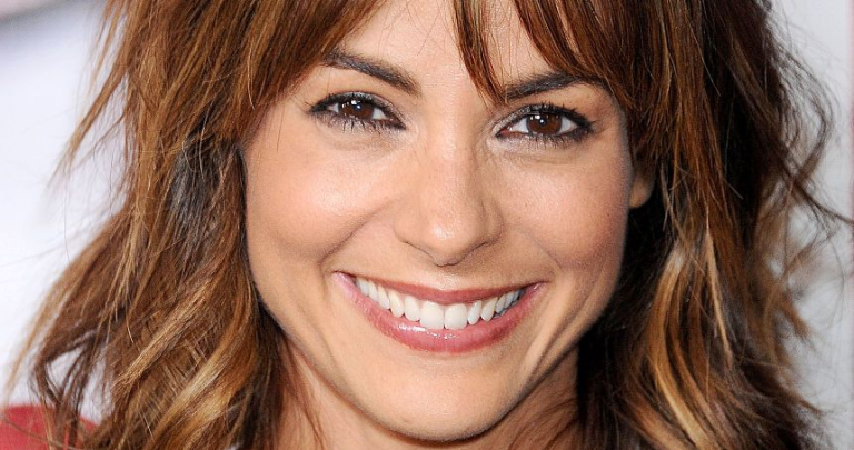 Stephanie Szostak's Body Measurements Including Height, Weight, Bra ...