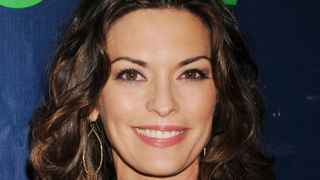 Alana de la Garza Measurements Bra Size Height