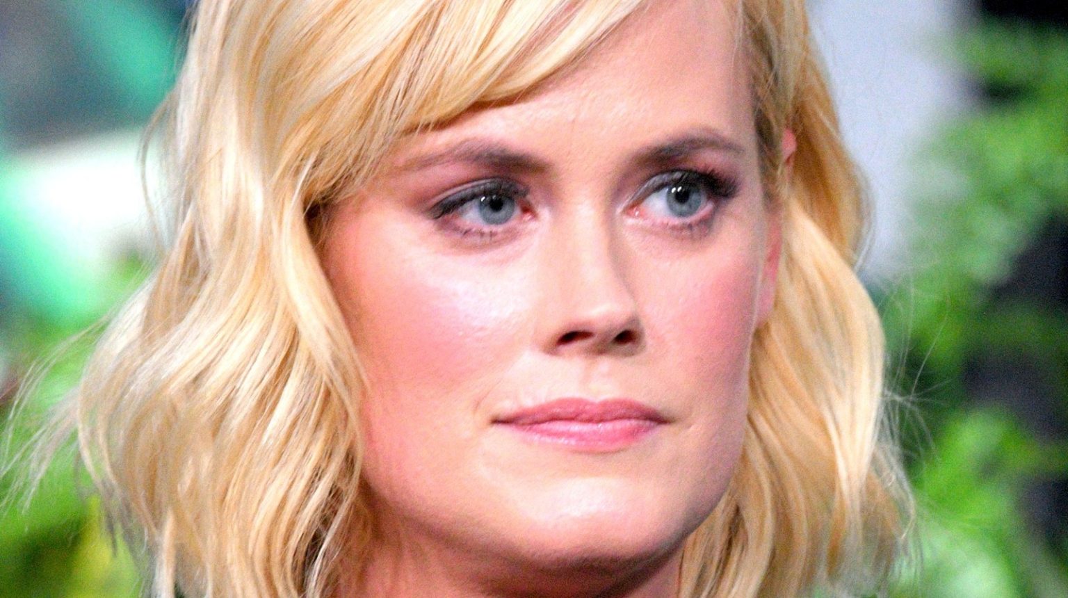 Abigail Hawk's Impressive Body Measurements: Height, Weight, and Bra